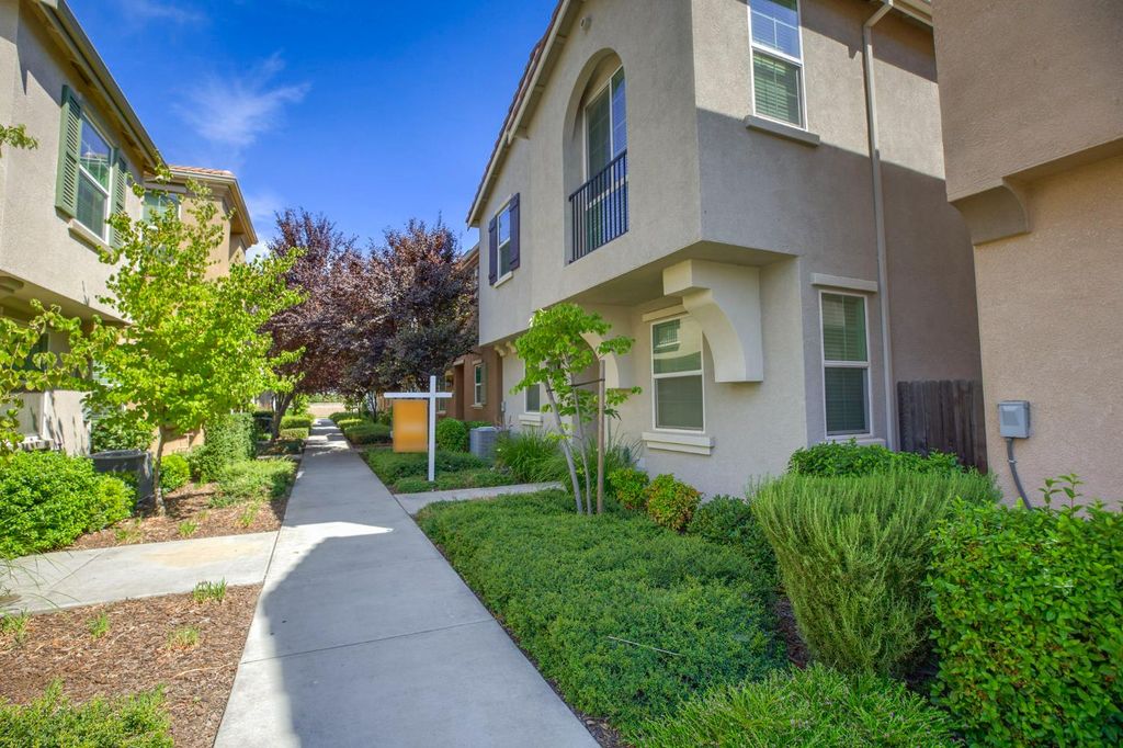Photo of 7835 Zaragoza Walk, Sacramento, CA 95823 (MLS # 226004596)