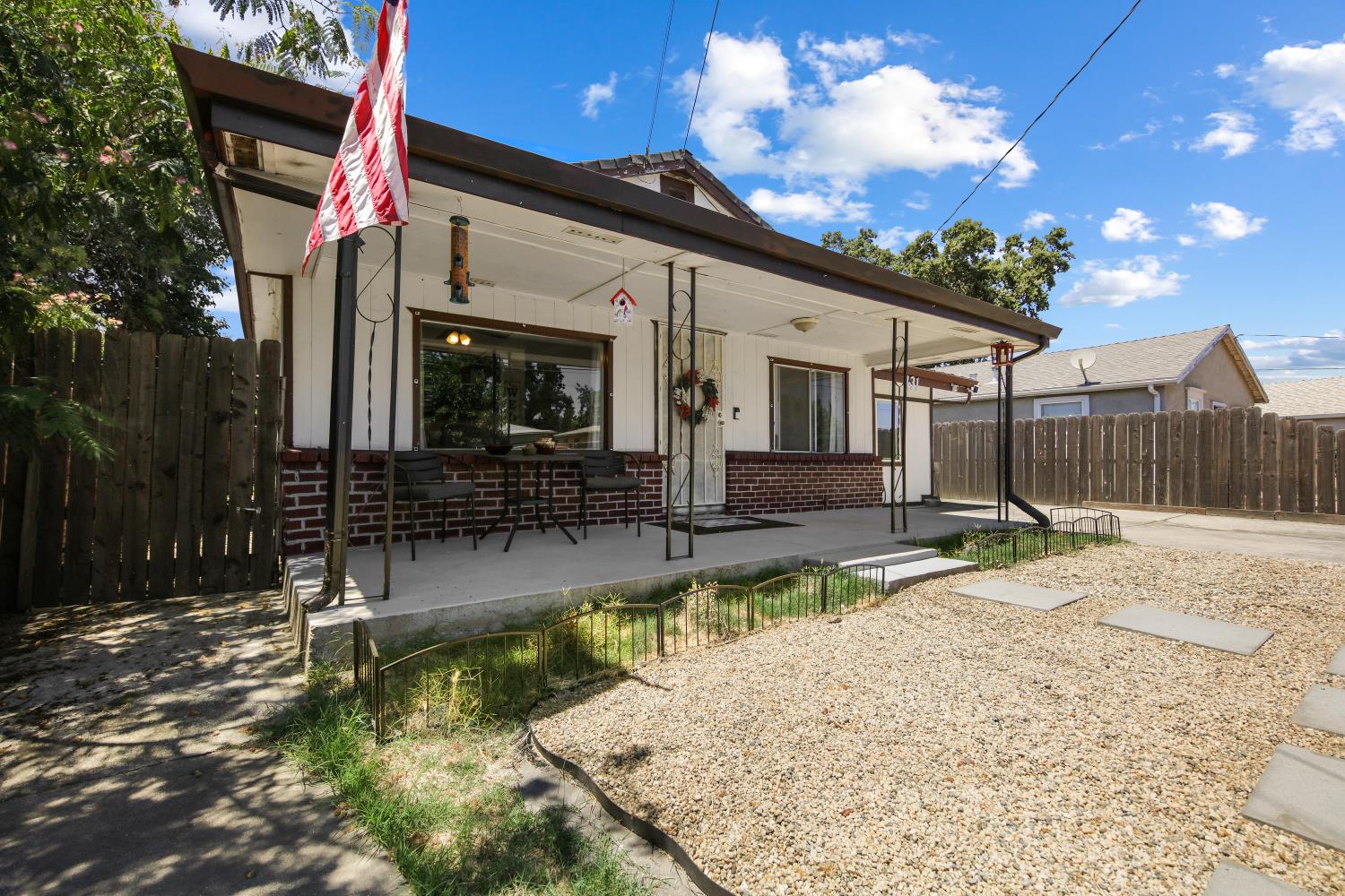 631 S Oro Avenue