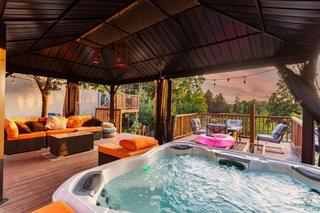 Photo of 224 Oak Canyon Way, Folsom, CA 95630 (MLS # 226007399)