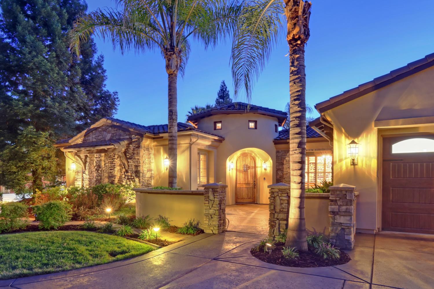 8635 Ashbury Court