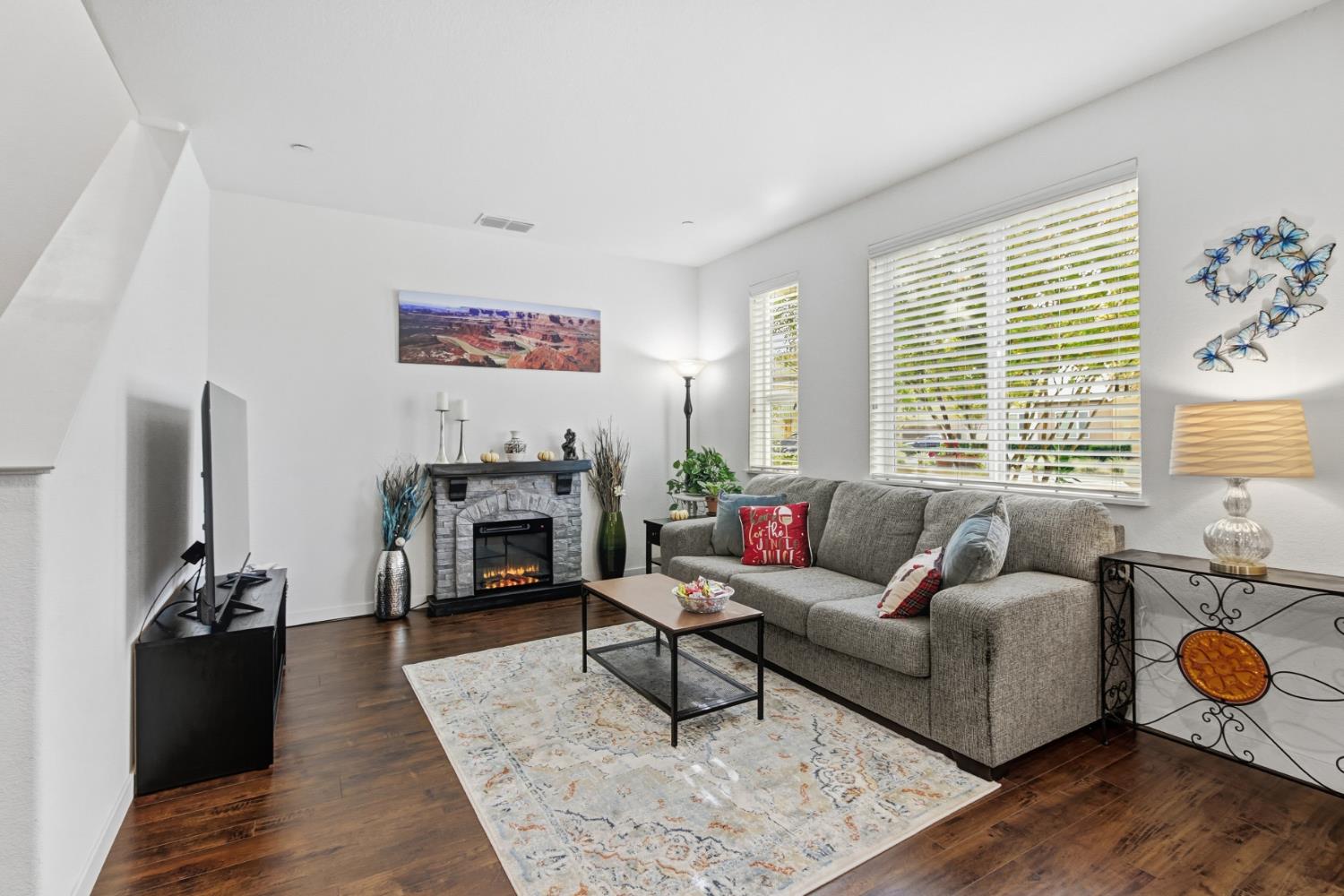 3215 Bridgeway Drive