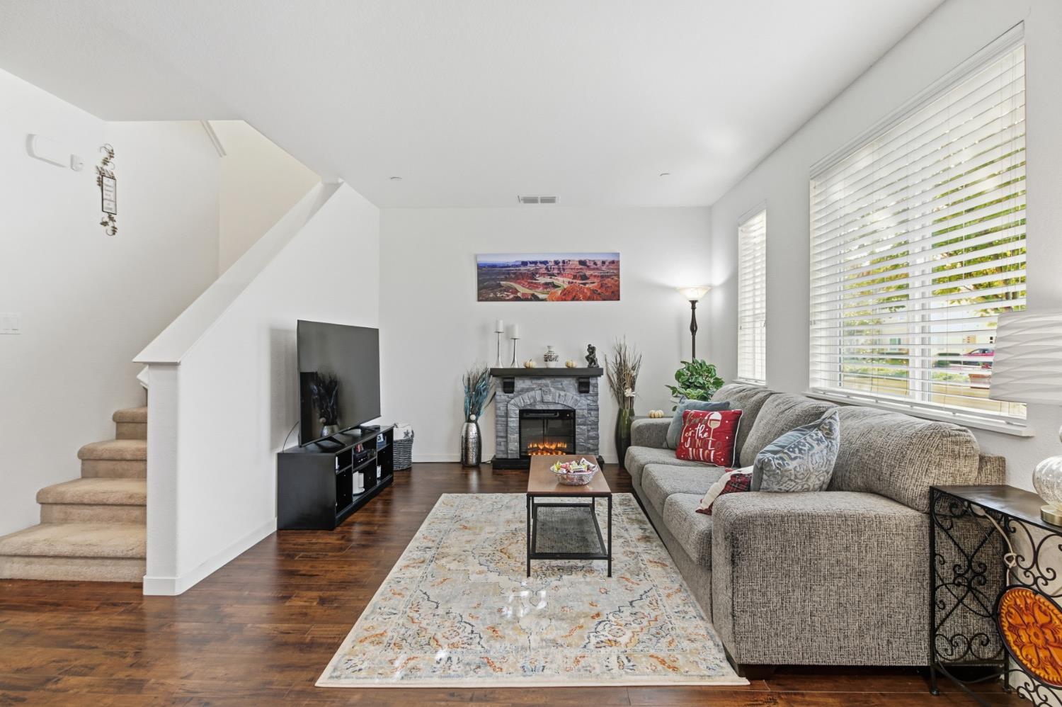 3215 Bridgeway Drive