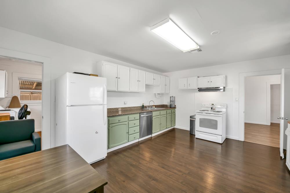 421 West St