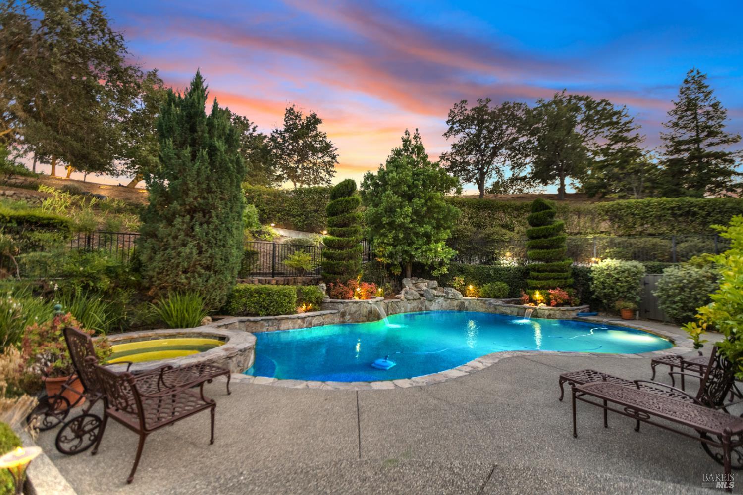 2054 PINECREST Court