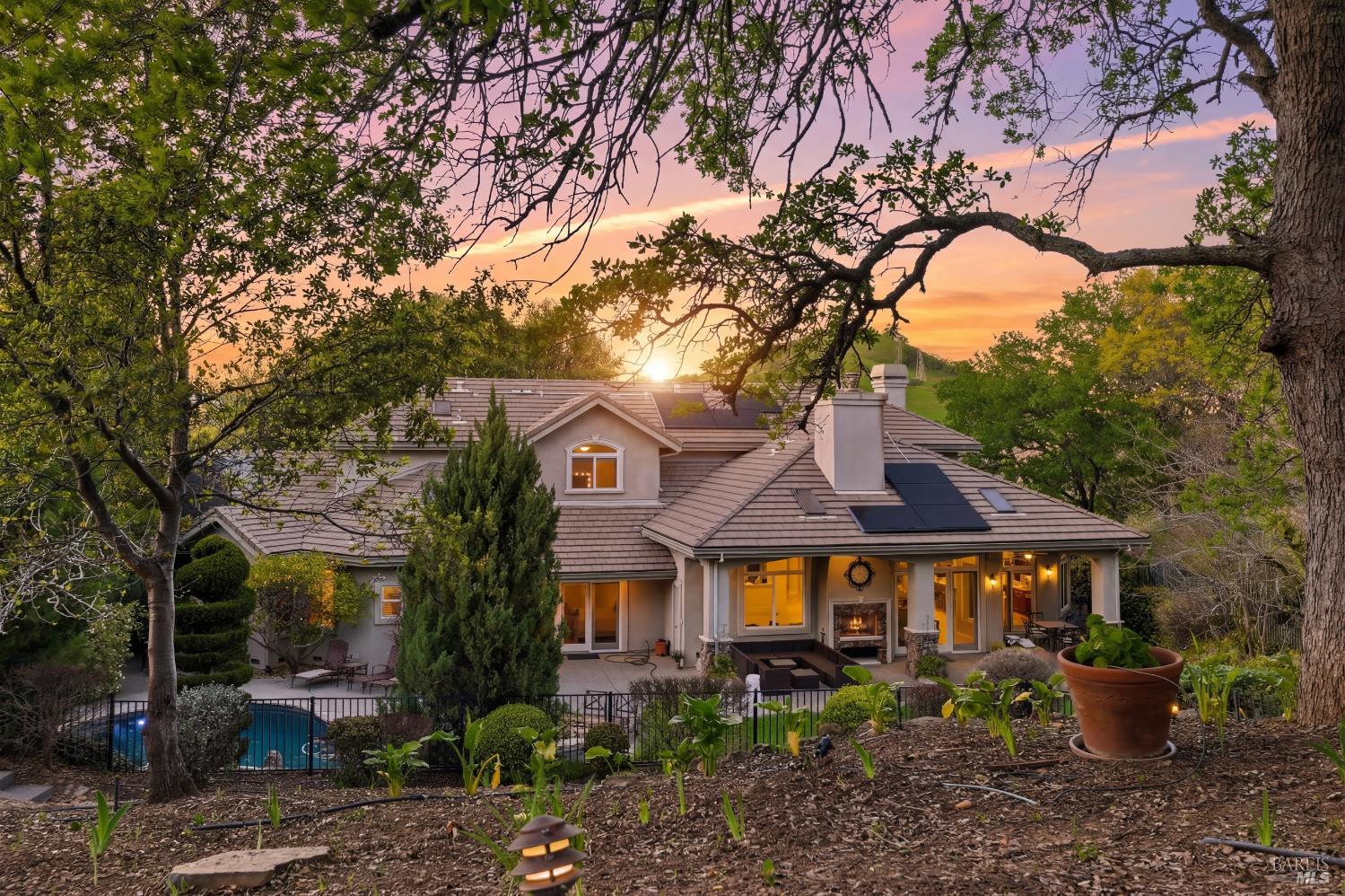 2054 PINECREST Court