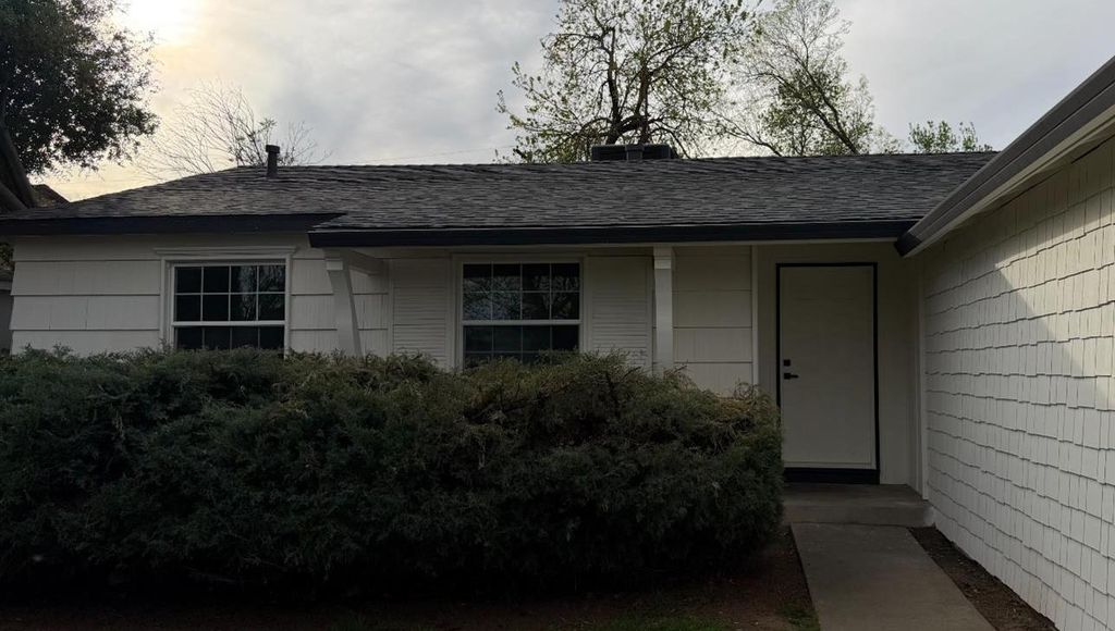 Photo of 2032 Farnsworth Way, Rancho Cordova, CA 95670 (MLS # 226025675)