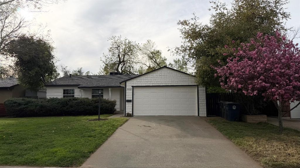 Photo of 2032 Farnsworth Way, Rancho Cordova, CA 95670 (MLS # 226025675)