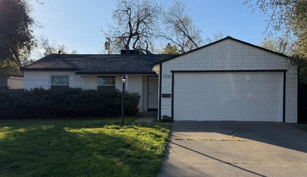 Photo of 2032 Farnsworth Way, Rancho Cordova, CA 95670 (MLS # 226025675)