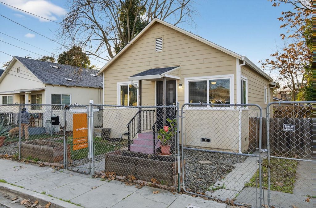 Photo of 3124 San Jose Way, Sacramento, CA 95817 (MLS # 226004120)