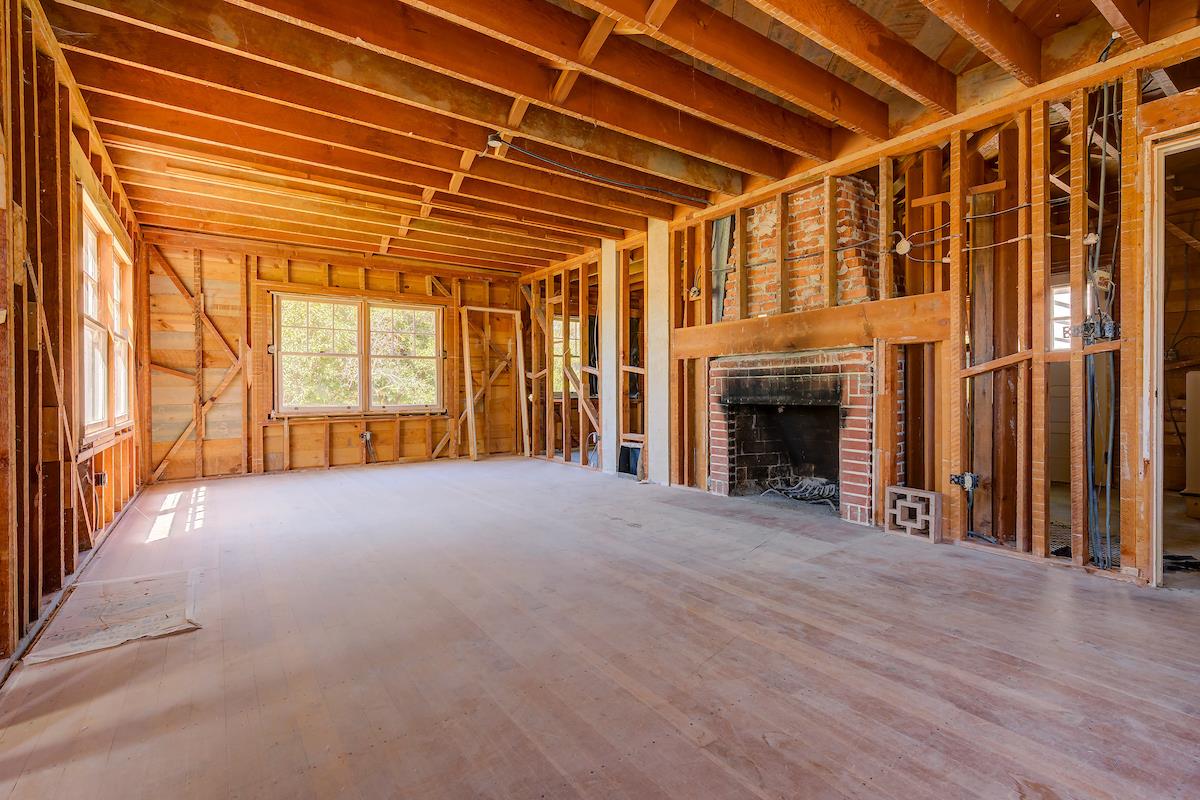 1096 Middlehoff Lane