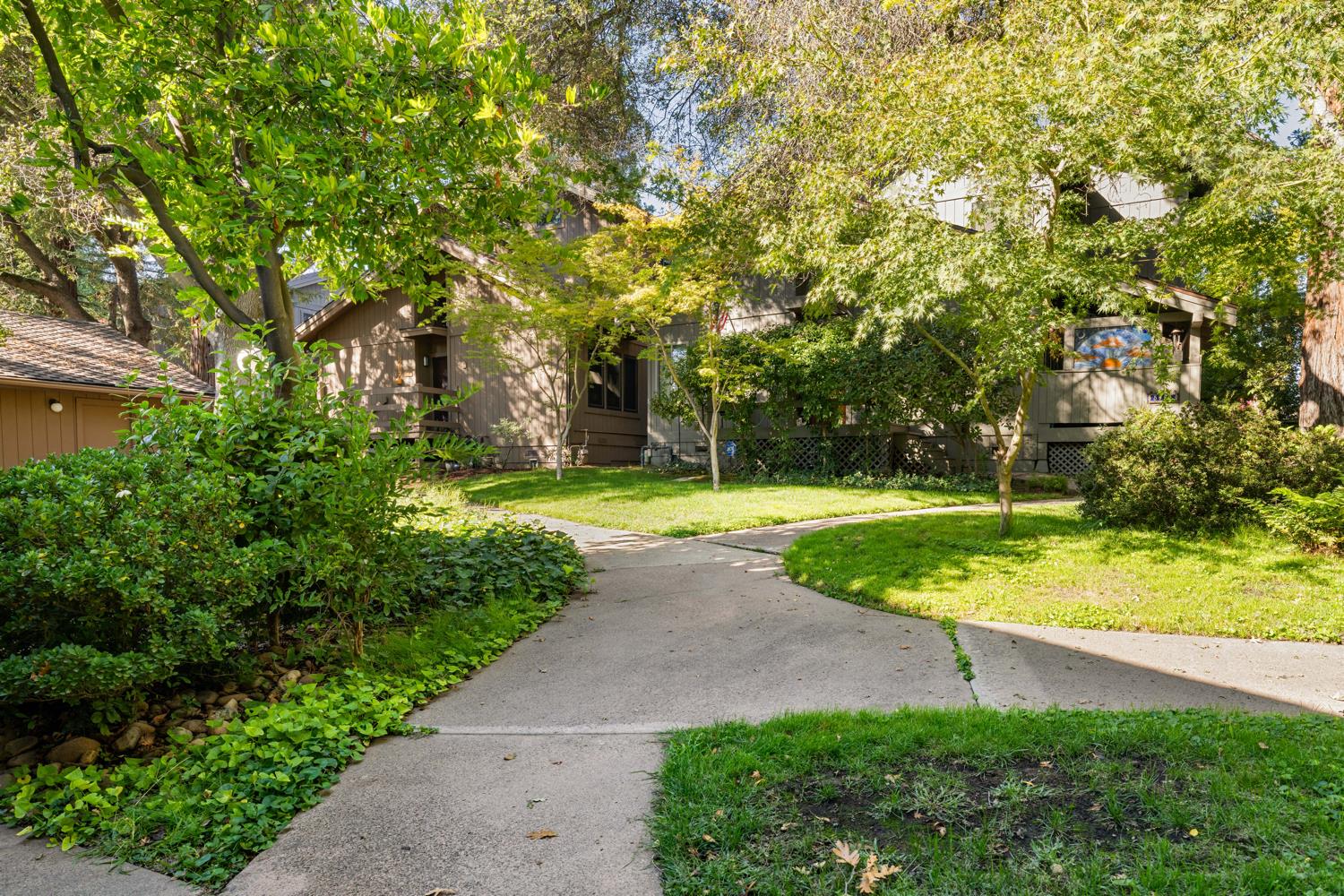 5927 Sarah Court