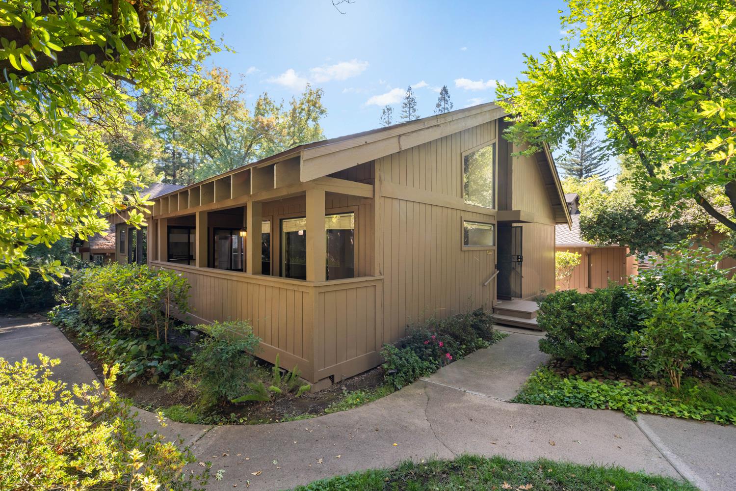 5927 Sarah Court