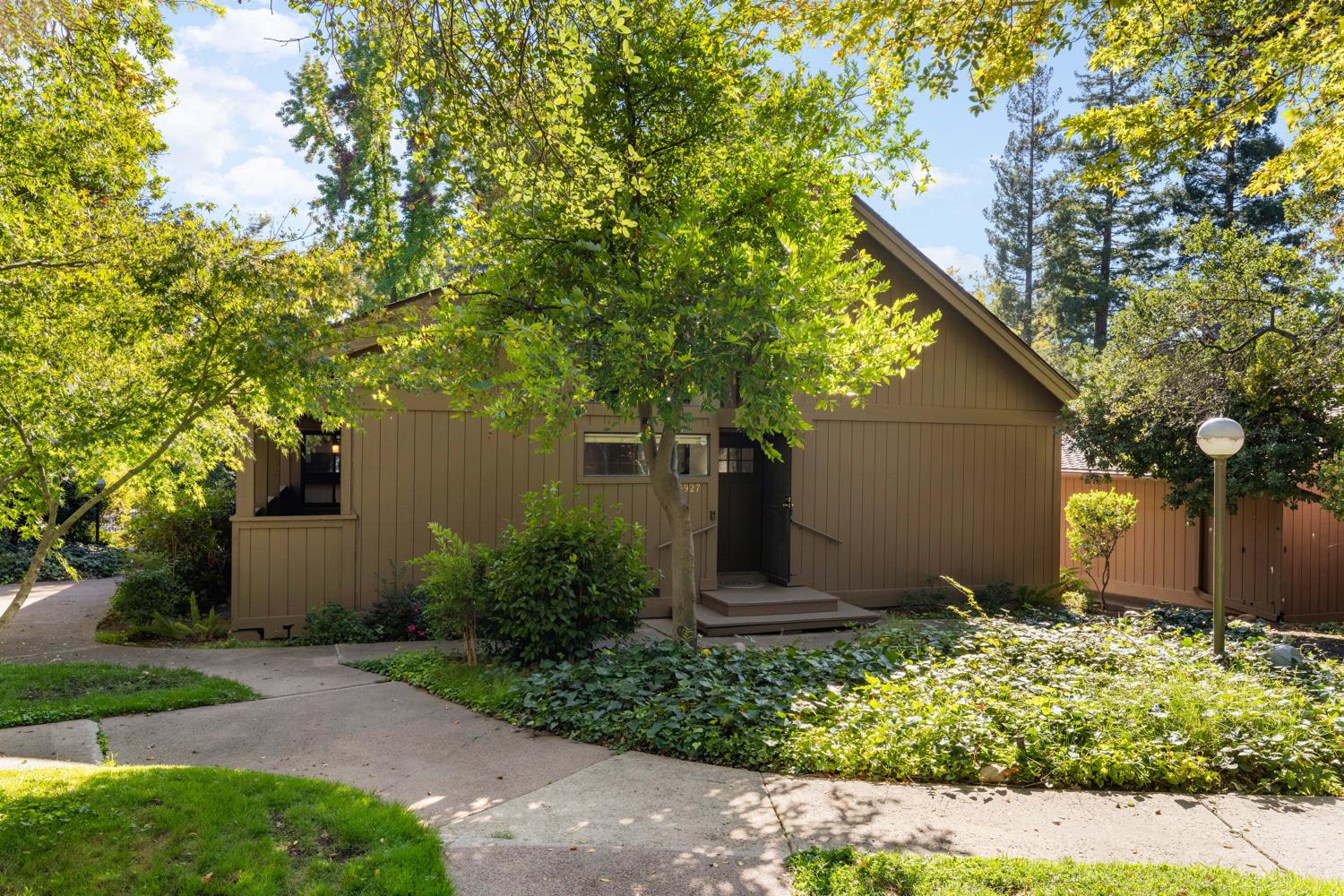 5927 Sarah Court