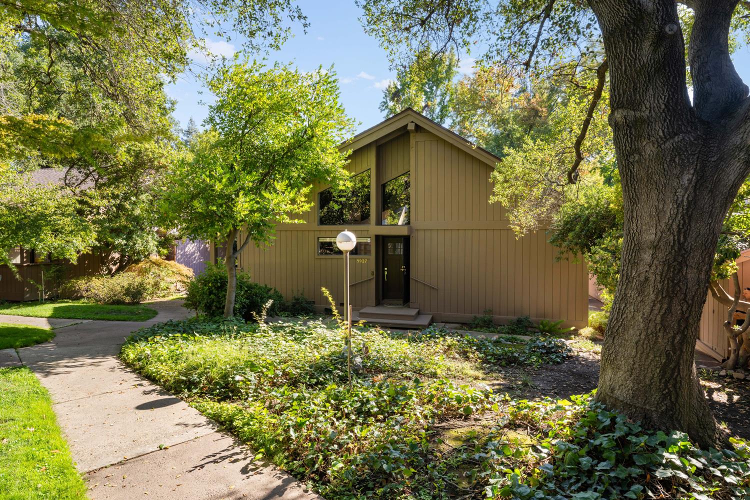 5927 Sarah Court