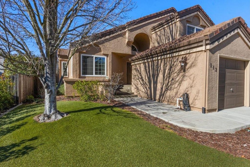 Photo of 113 Penwood Lane, Folsom, CA 95630 (MLS # 226005591)