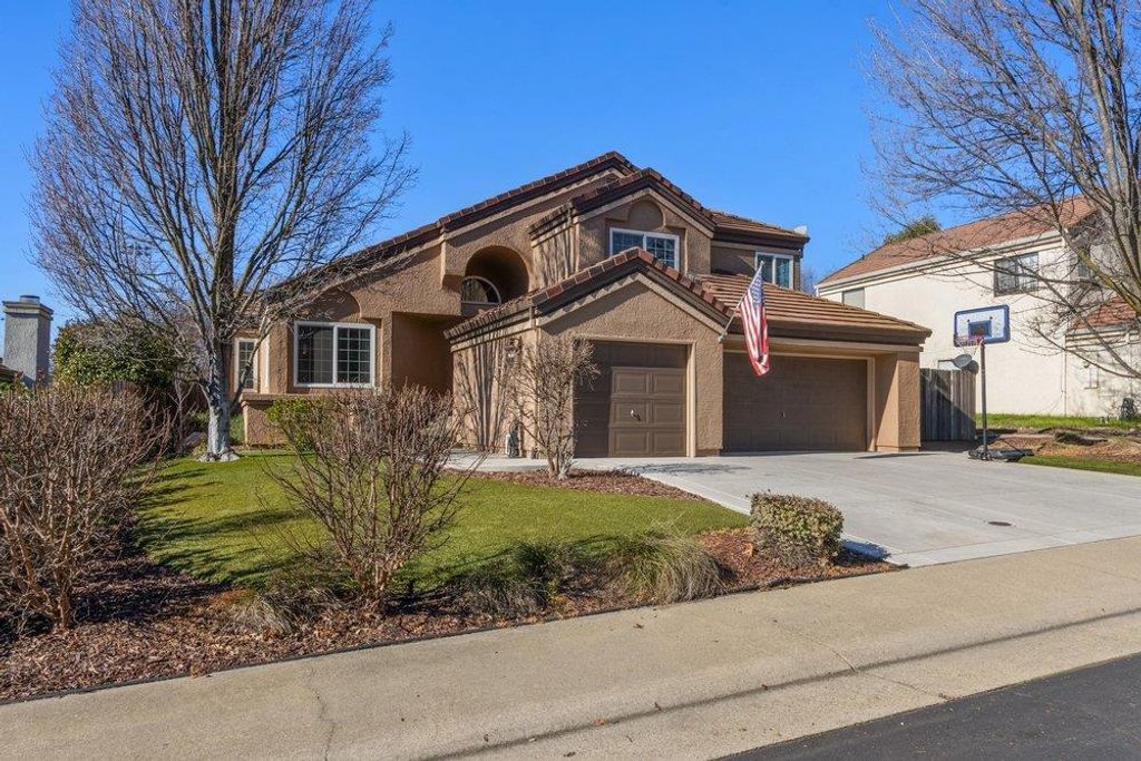 Photo of 113 Penwood Lane, Folsom, CA 95630 (MLS # 226005591)