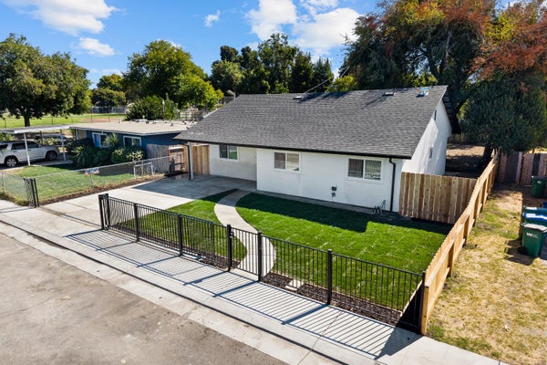 2034 W MONTEREY AVE, STOCKTON, CA 95204 - Image 3270bece076be21d95b77583ec17e9ca/4234675489