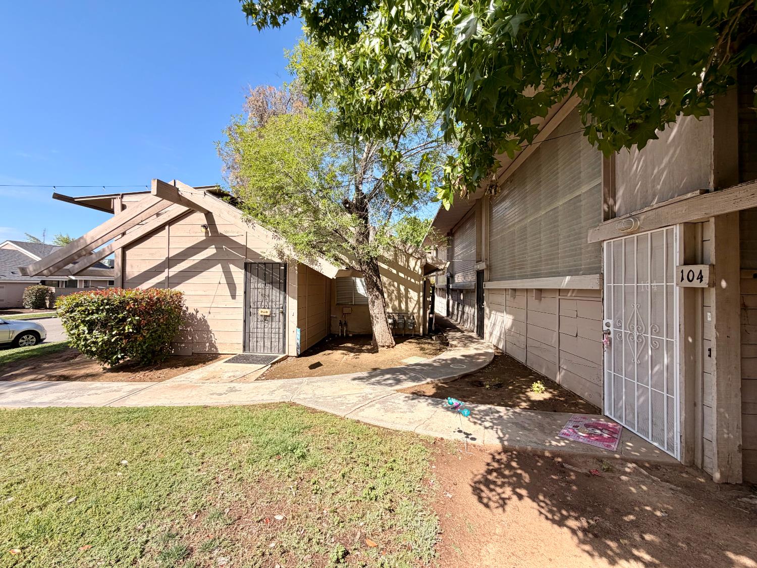 366 E El Paso Avenue