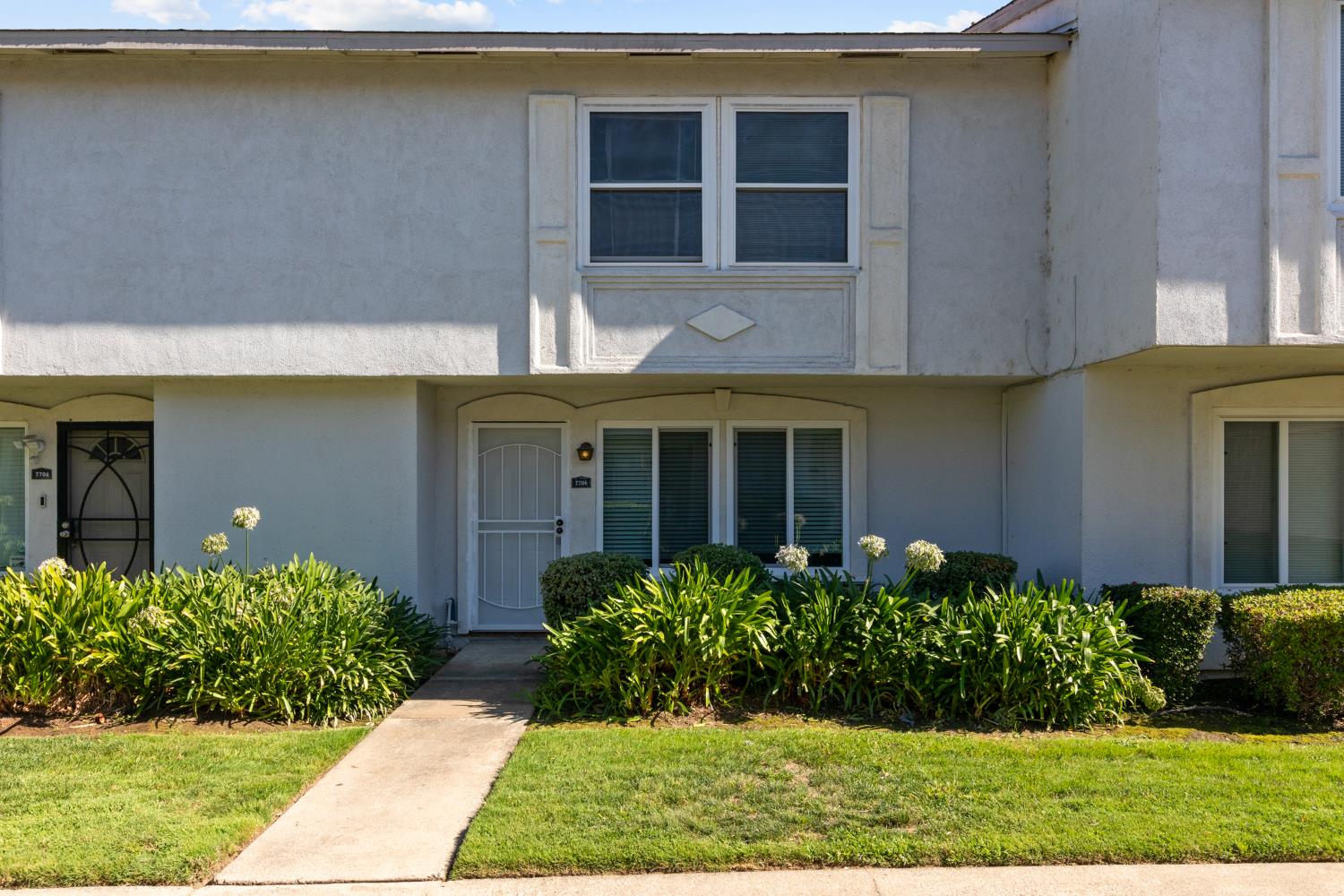 7706 La Mancha Way
