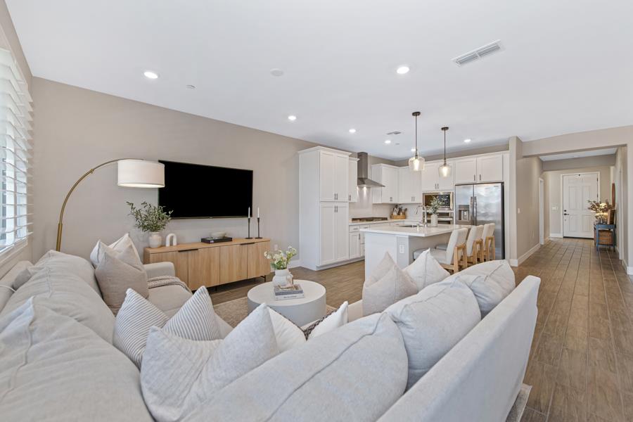 4406 Hawkfinch Circle