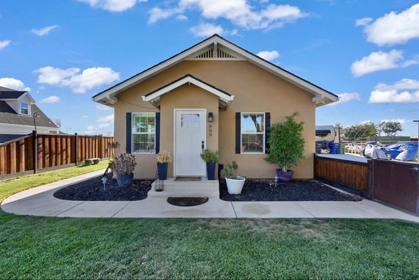 609 E KEYES RD, CERES, CA 95307 - Image 32d75346eeae75def2fa0717f6d982f2/1567523708