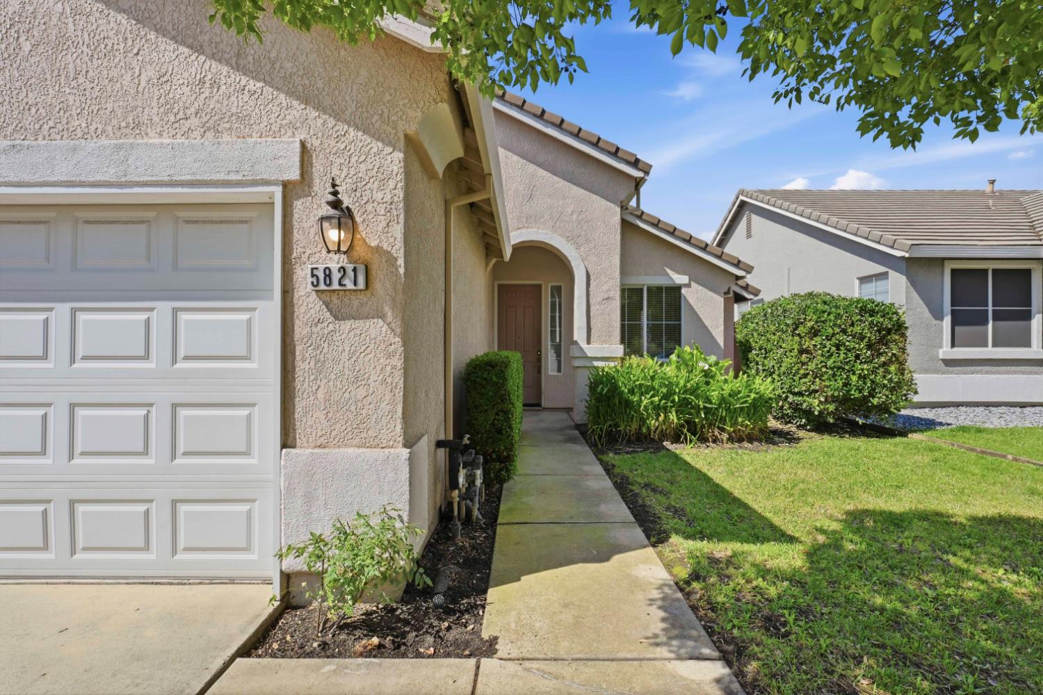 5821 Ridgepoint Drive