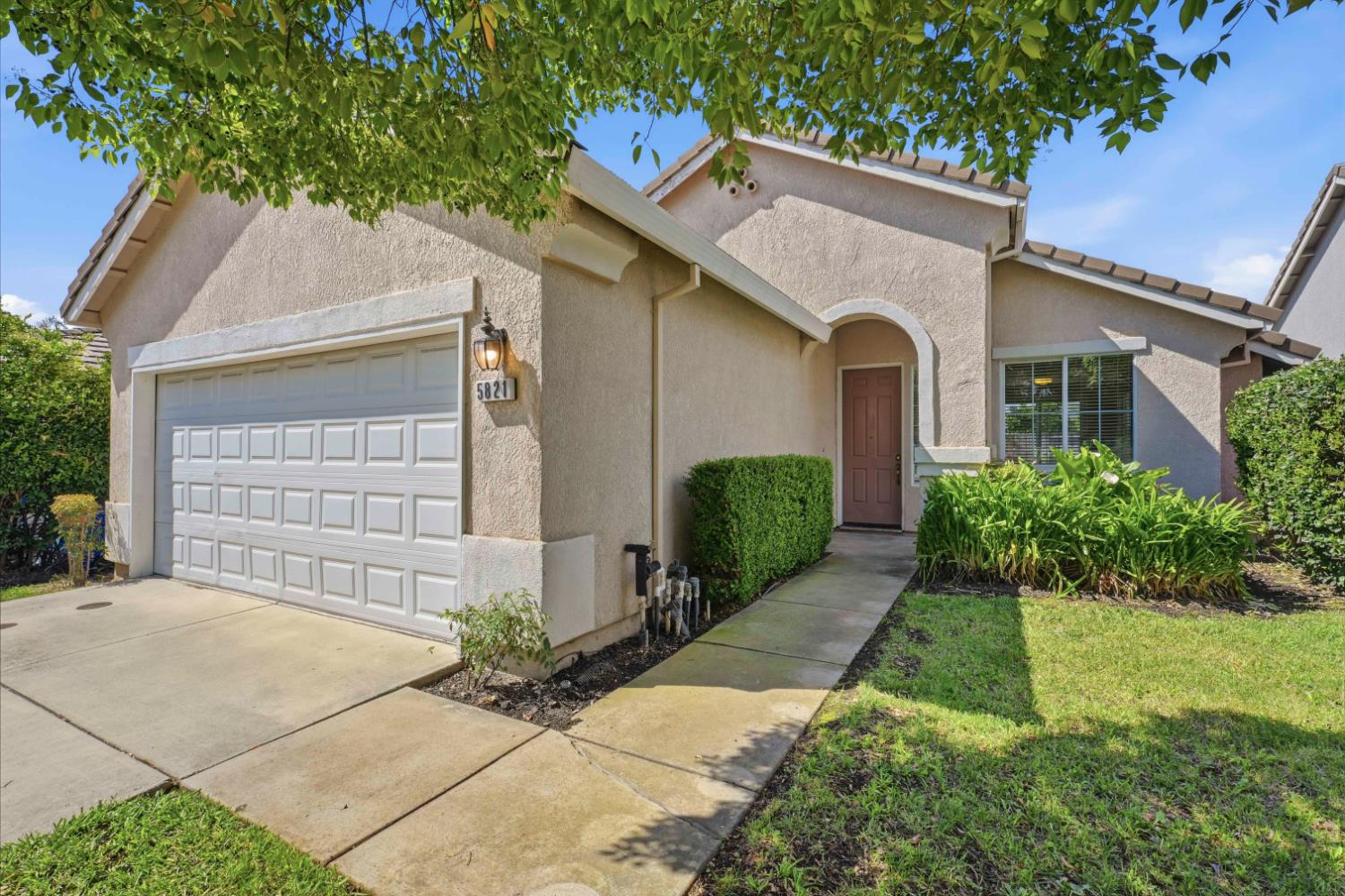 5821 Ridgepoint Drive