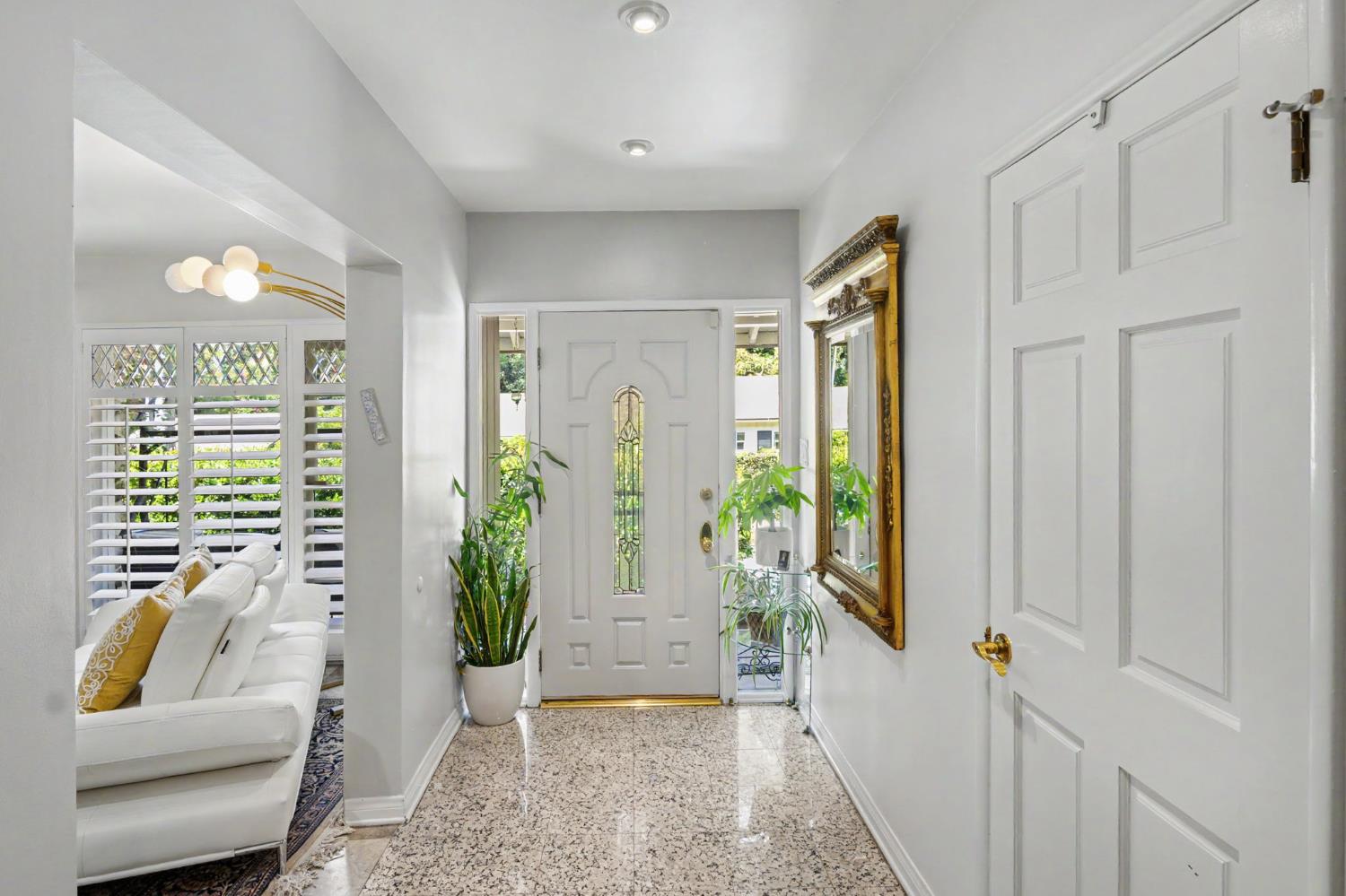1118 Roscomare Road