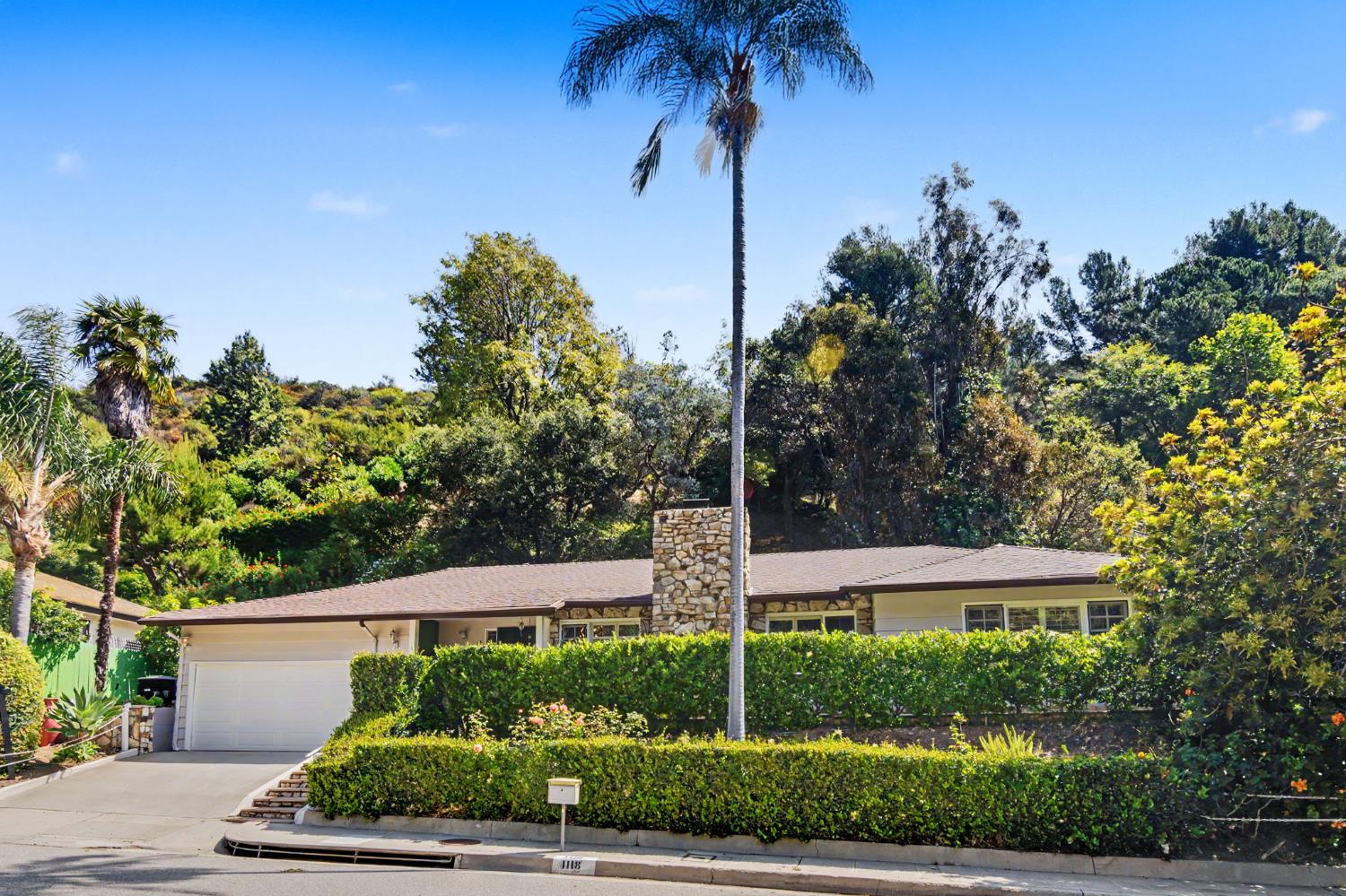 1118 Roscomare Road