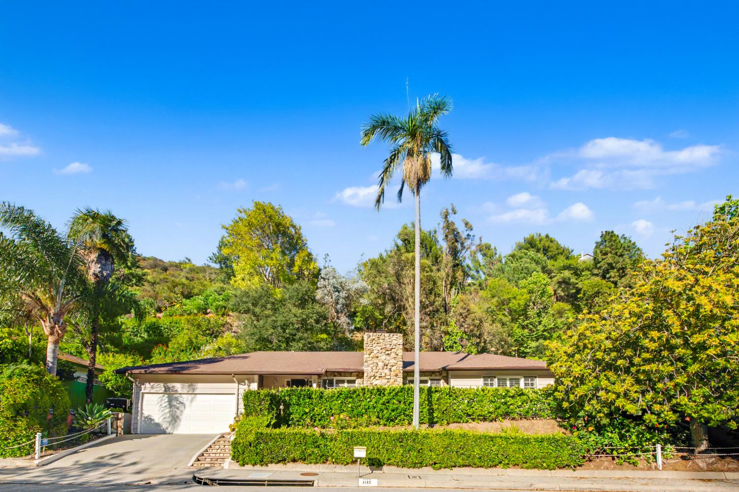 1118 Roscomare Road