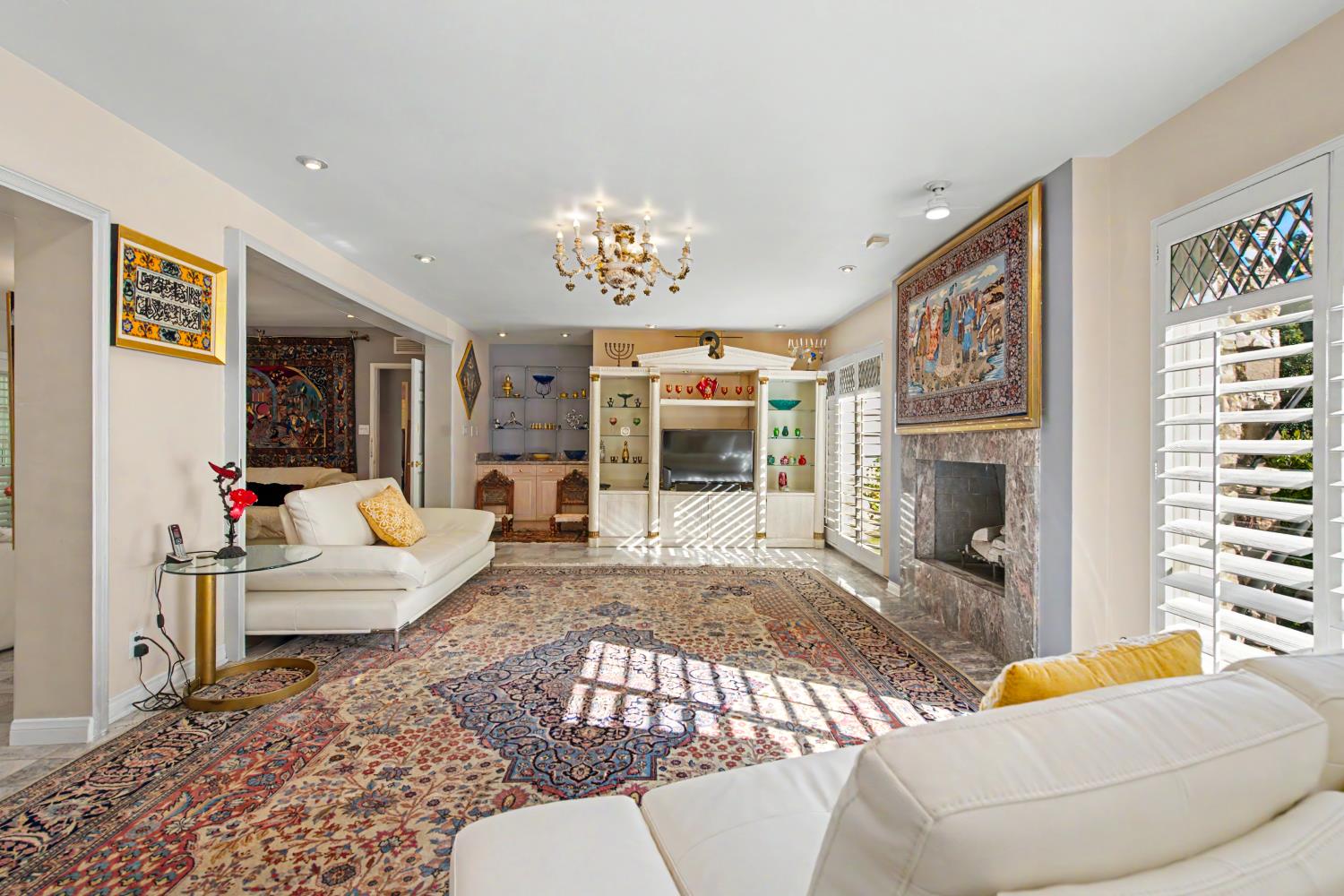 1118 Roscomare Road