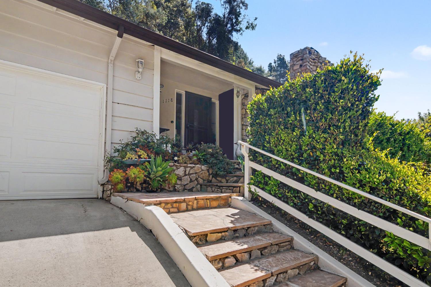 1118 Roscomare Road