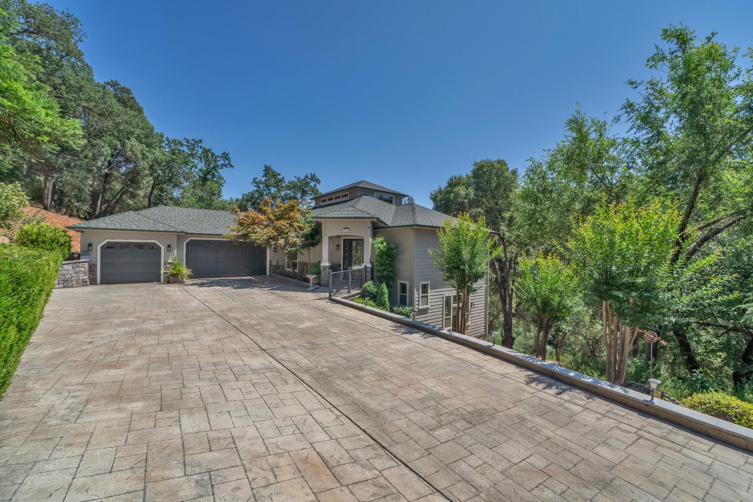 4004 Pine Bluff Lane