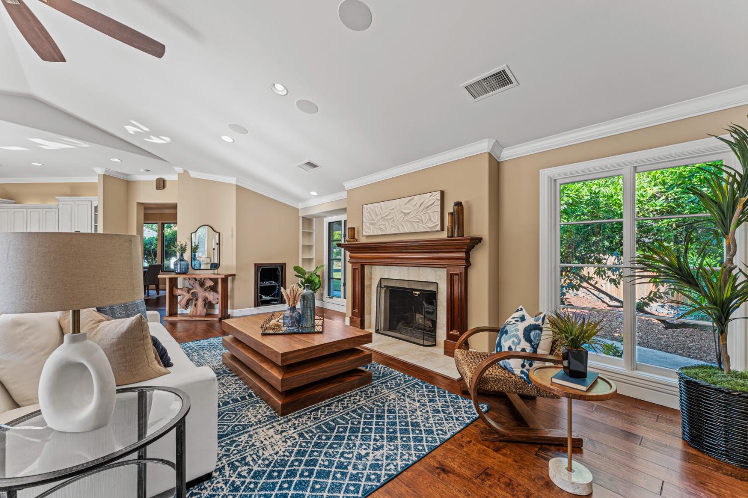 811 Los Molinos Way