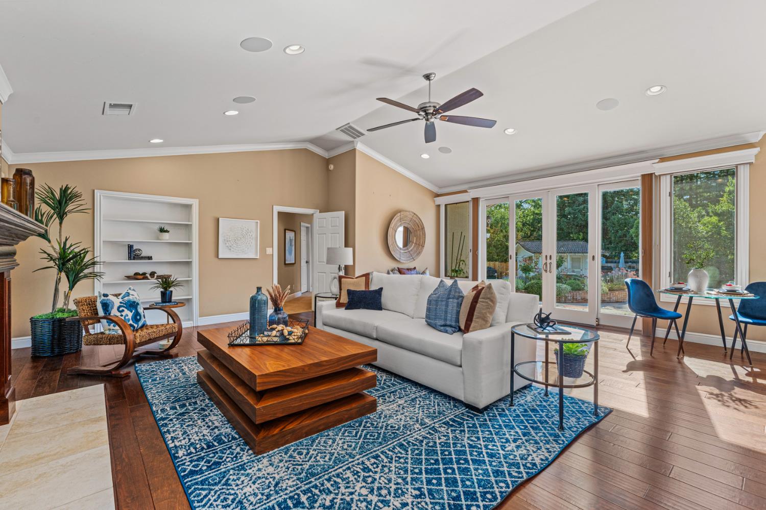 811 Los Molinos Way