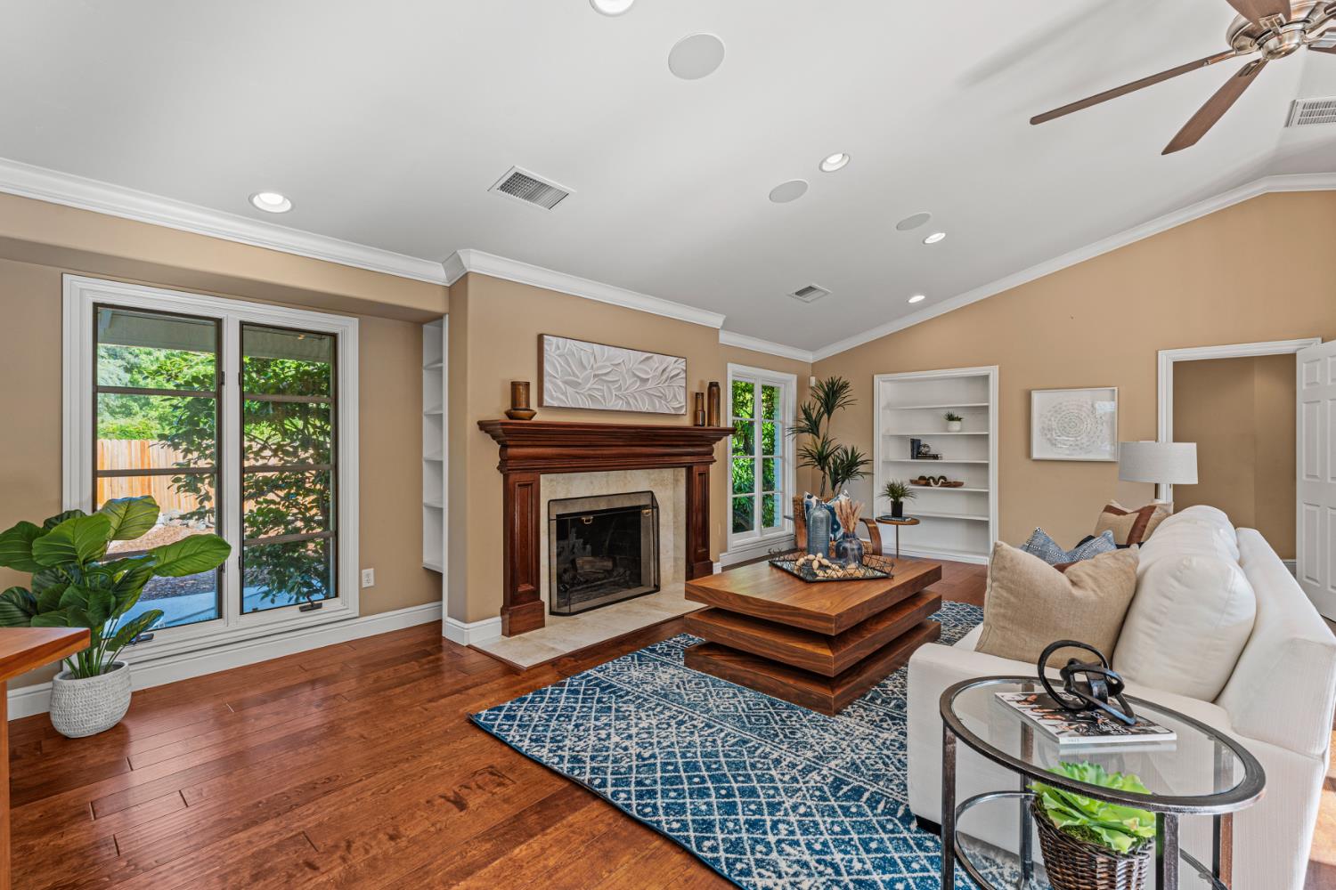 811 Los Molinos Way