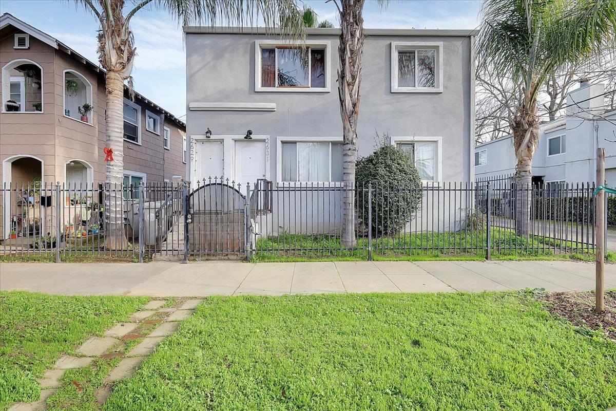 2611 Alhambra Boulevard