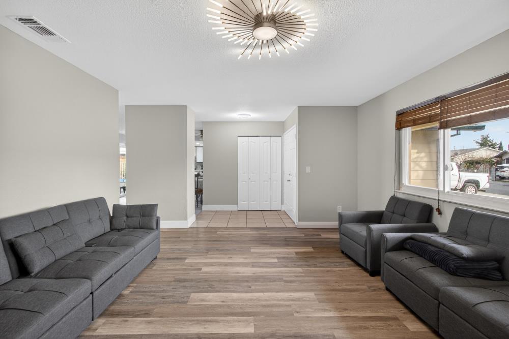 10185 Countryside Way