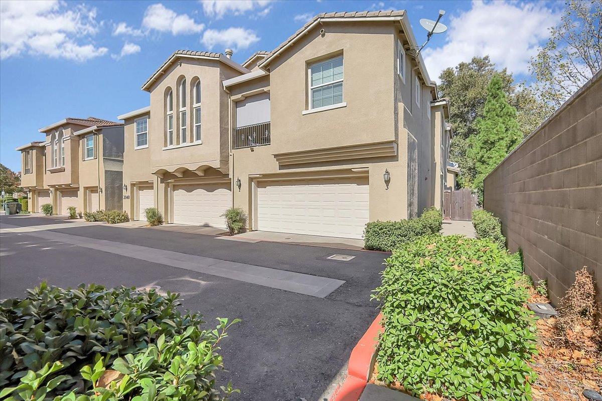 2040 Sierra View Circle 2