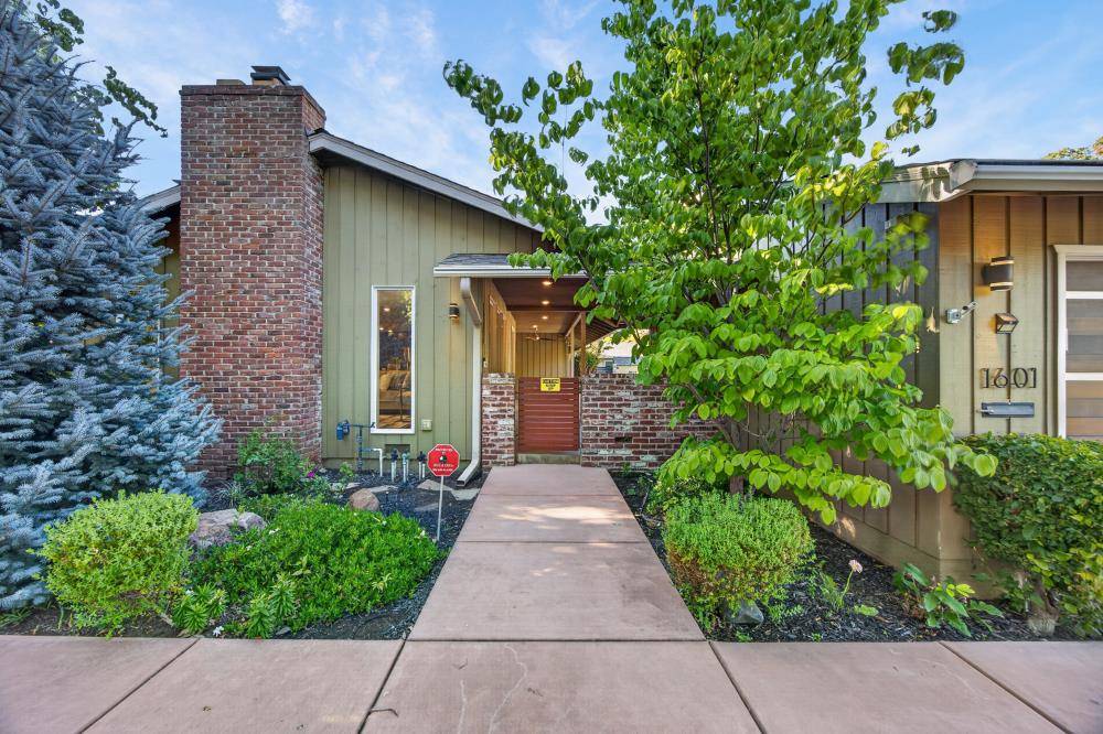 1601 Potrero Way