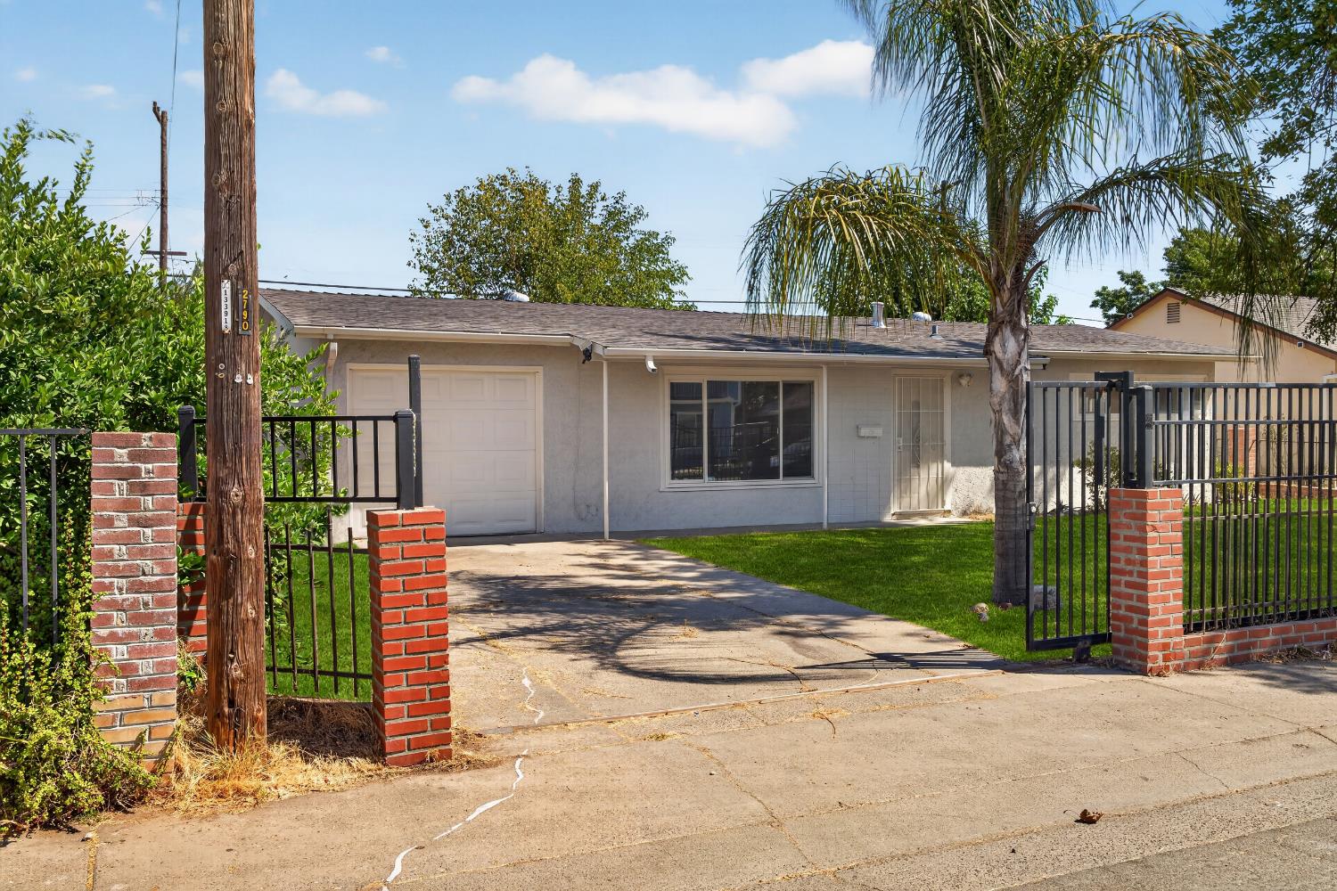 631 Las Palmas Avenue