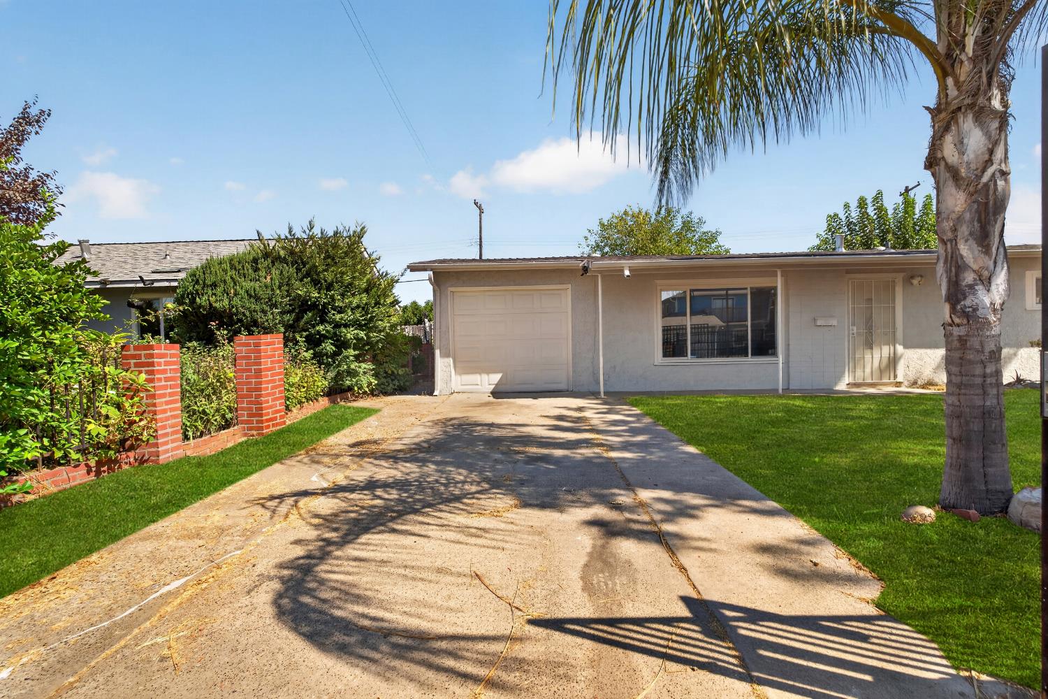 631 Las Palmas Avenue