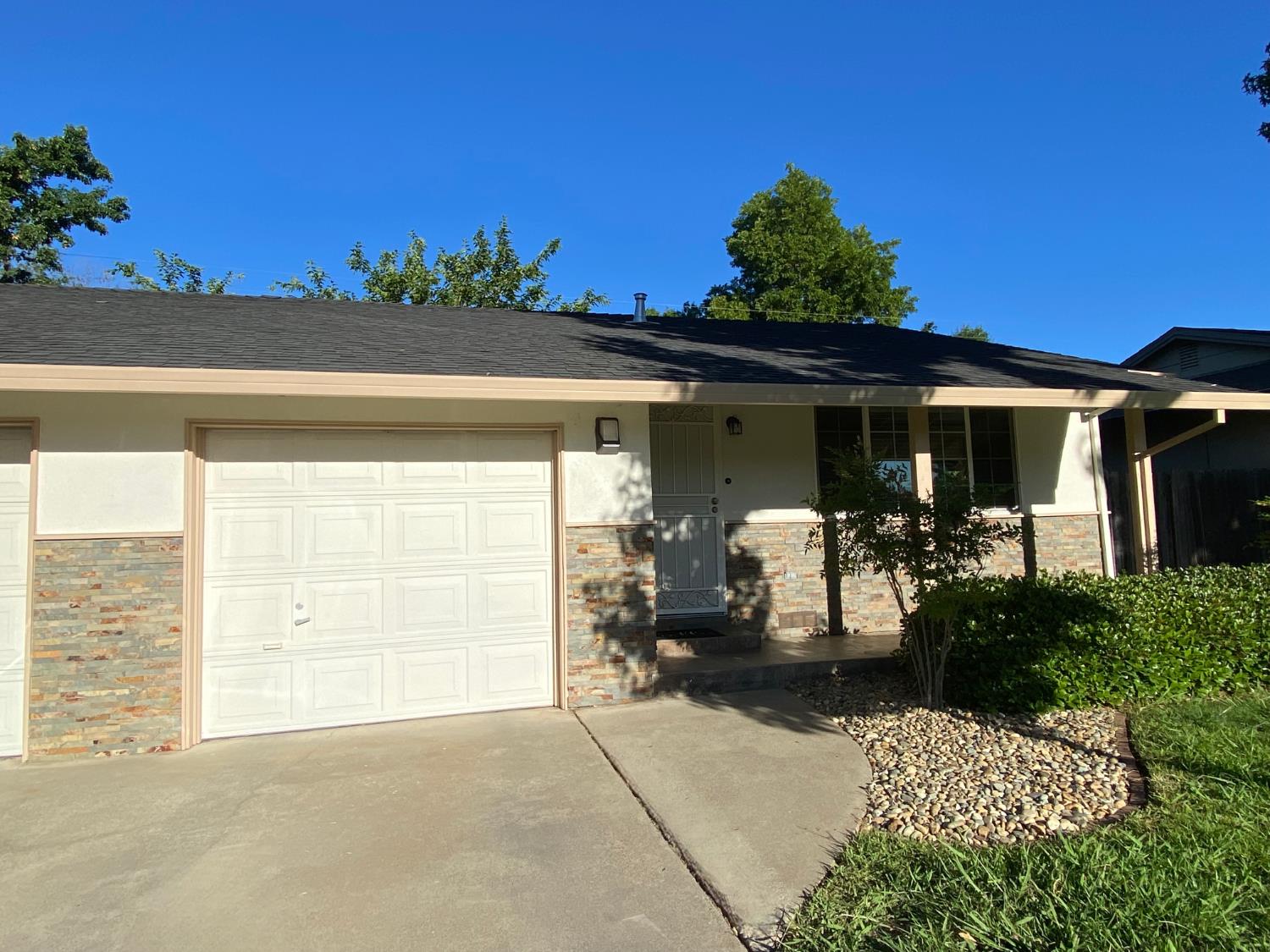 1401 Topaz Way