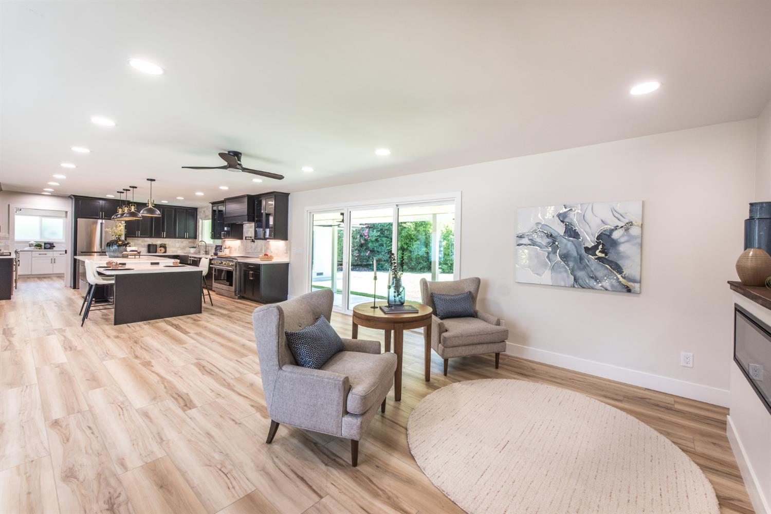 2812 American River Drive