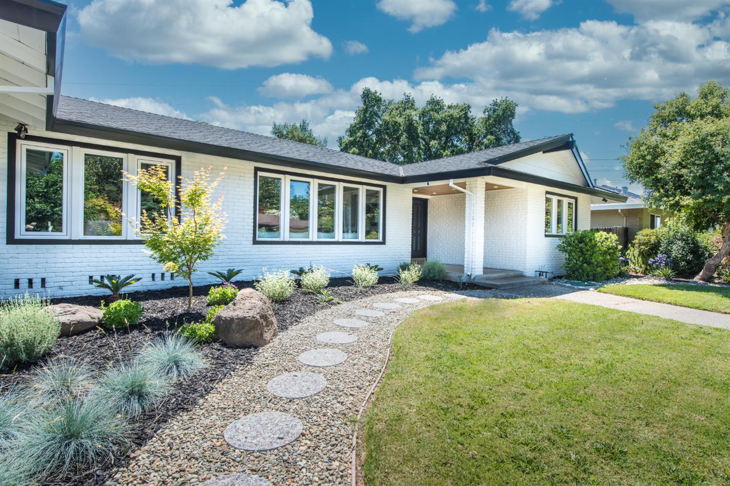 2812 American River Drive
