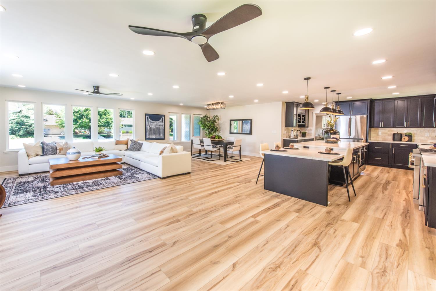2812 American River Drive