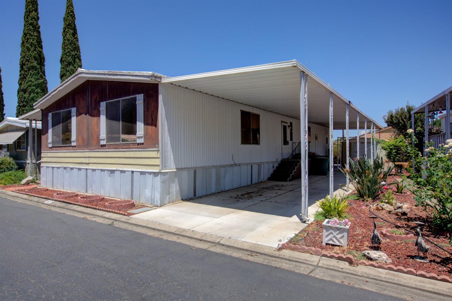 Photo 3 of 36 of 250 E Las Palmas Avenue 80 mobile home