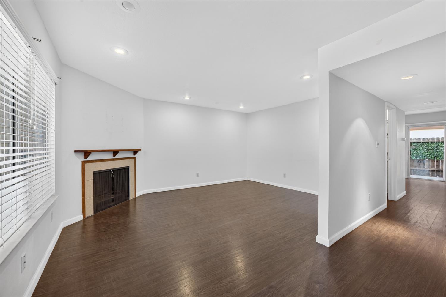 3548 Larchmont Square Lane