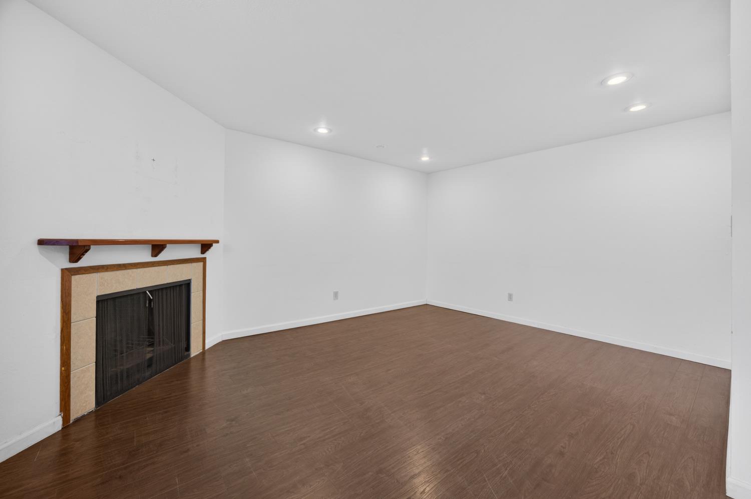 3548 Larchmont Square Lane