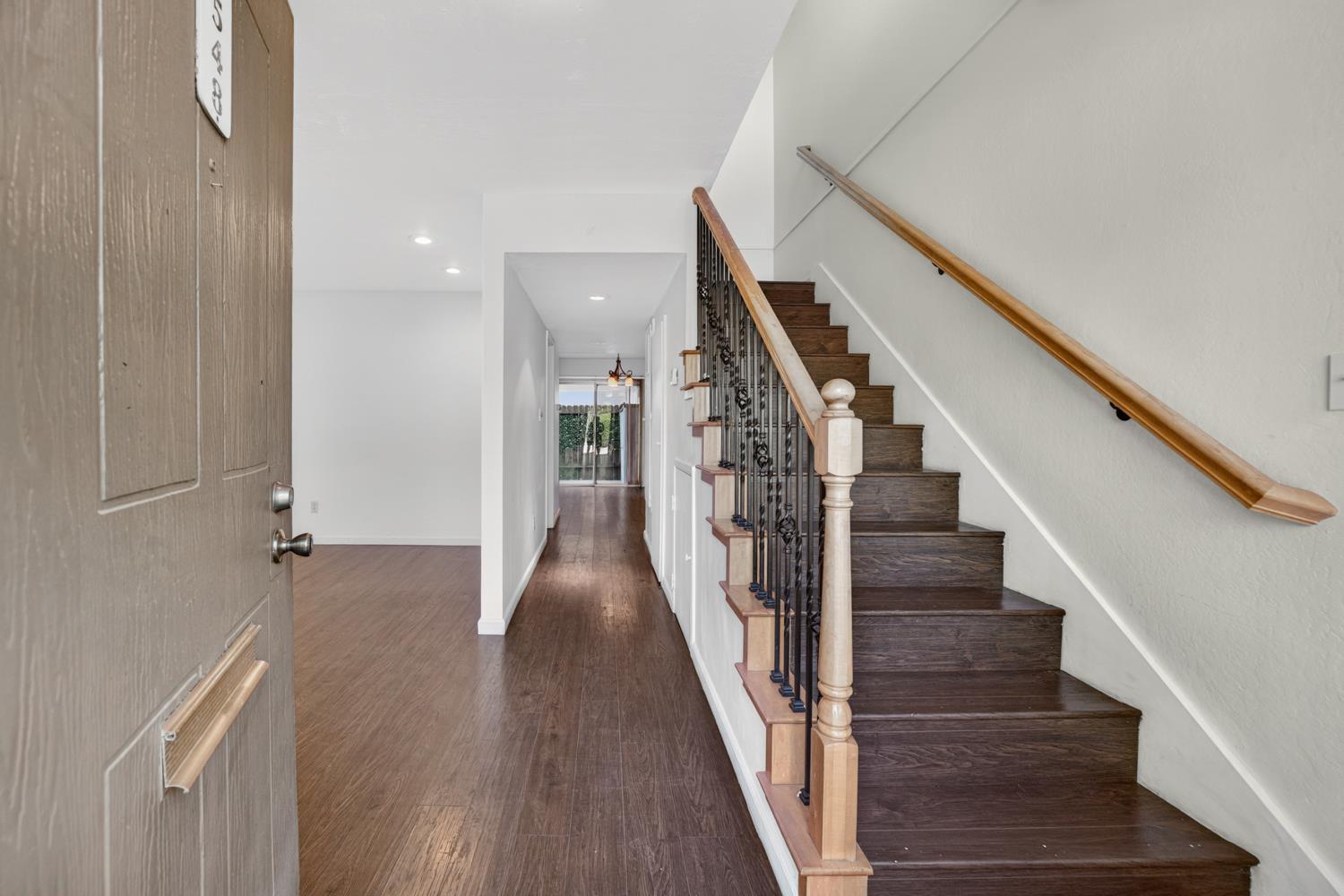 3548 Larchmont Square Lane